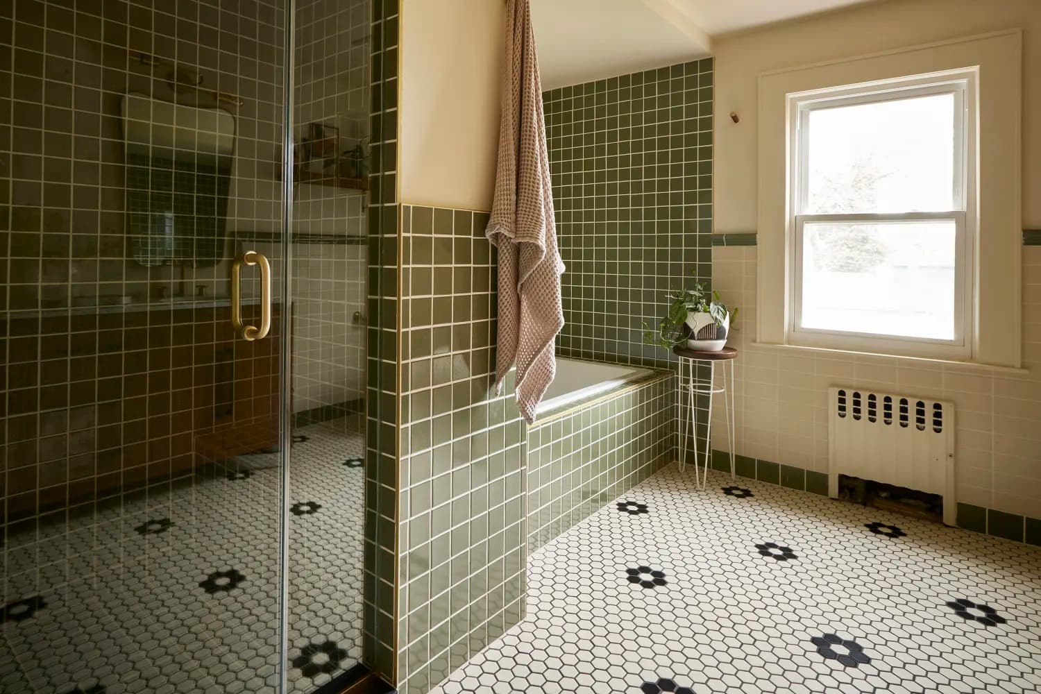 Elegant Showers for Homes, Renovations, and New Builds