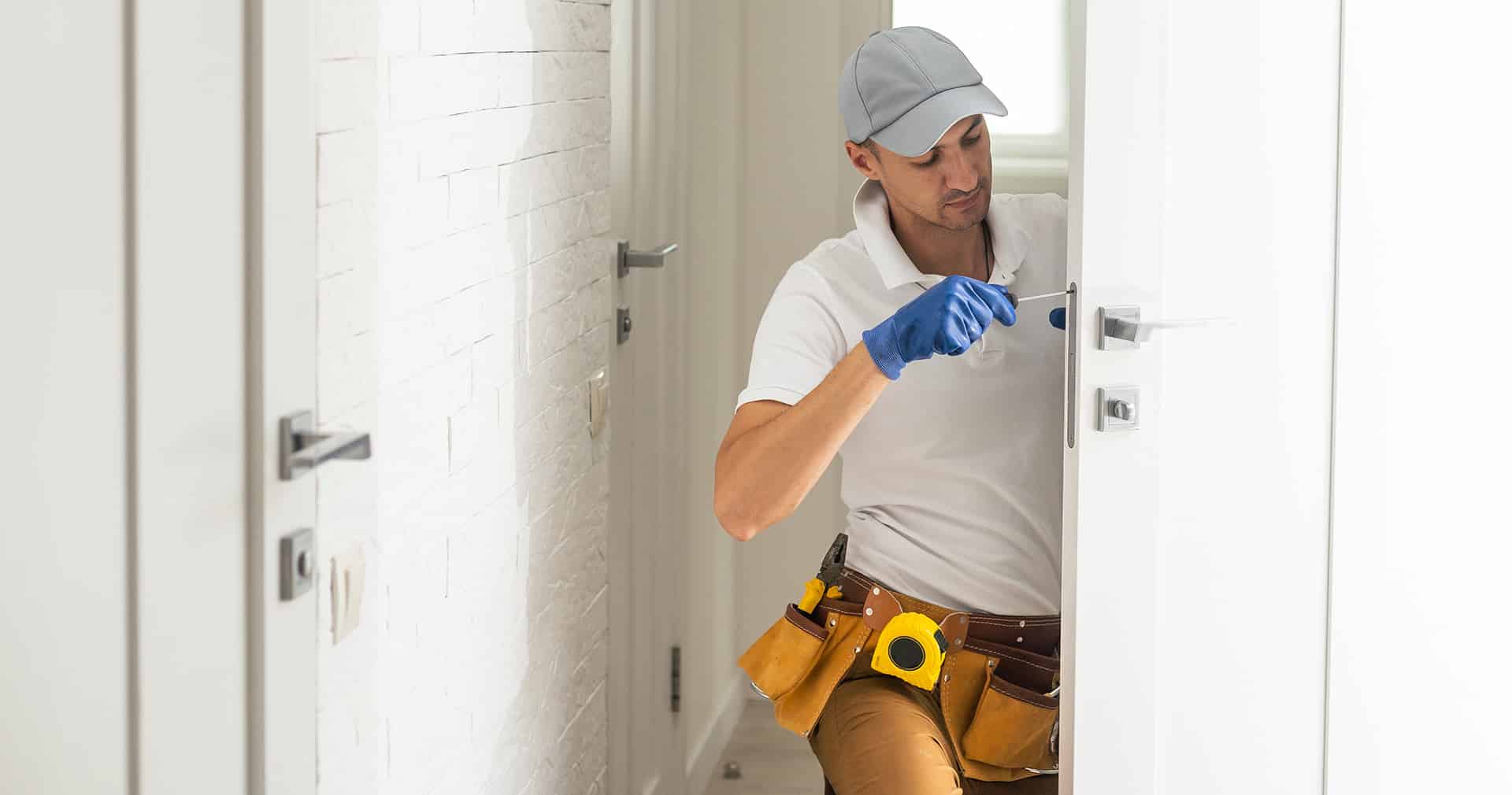 7 E-Commerce Sites for Commercial Door Hardware: Depth vs. Convenience