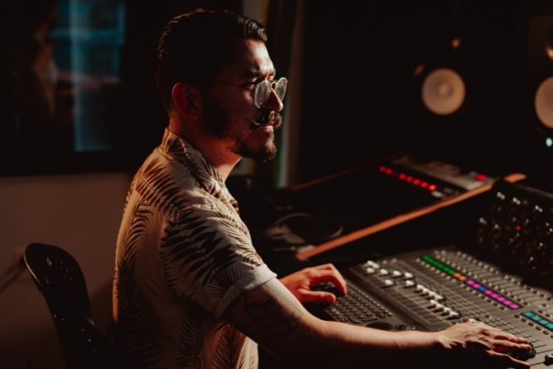 Online mastering with a Personal, Human Touch