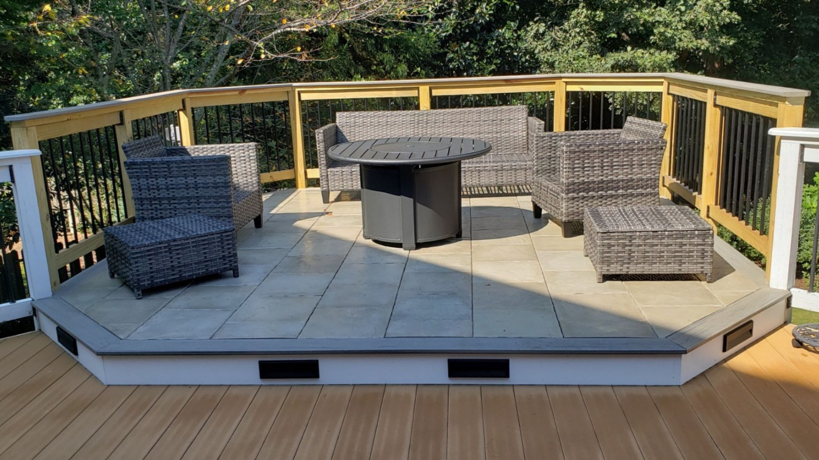Kennesaw Deck Builder – Composite & Wood Decks