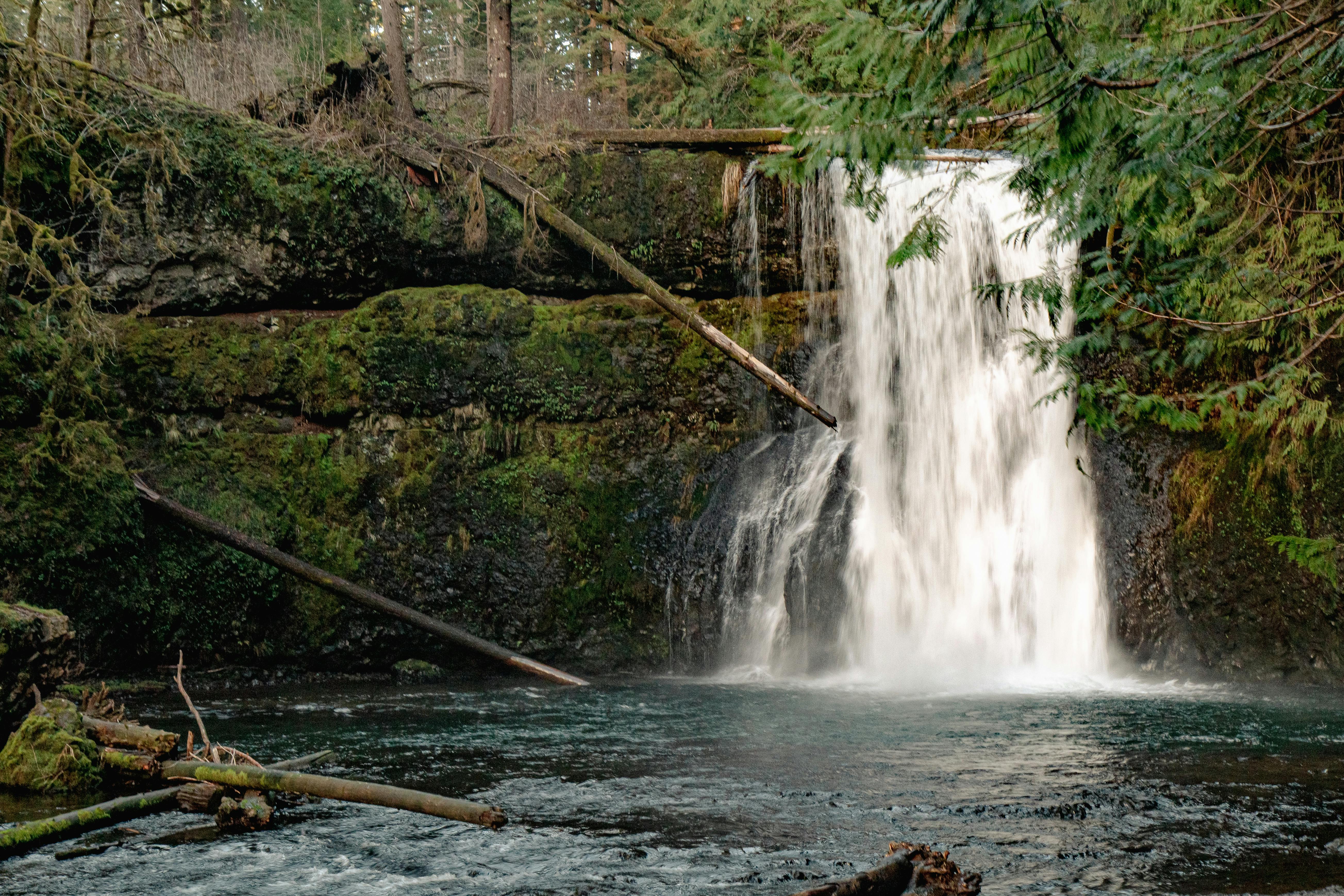 Multnomah Falls Columbia River Gorge Oregon USA: Explore with Waterfall Shuttle